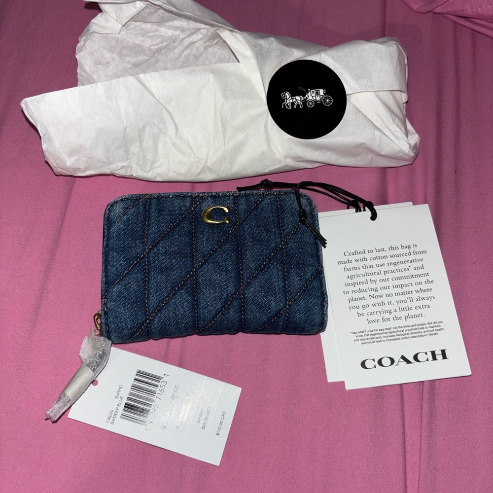 SOLD!!  Essential Small Zip Around Card Case With Quilting